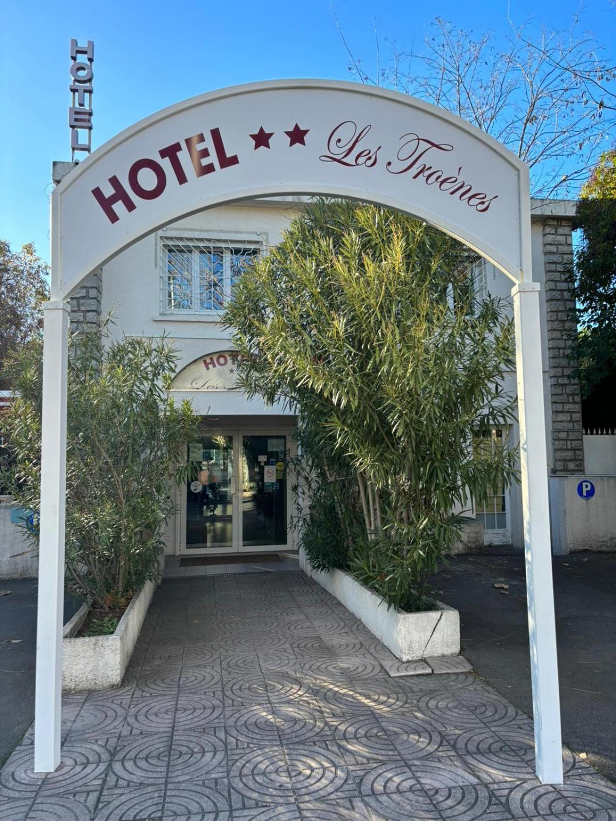 Hotel Les Troenes Montpellier Esterno foto